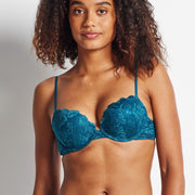 Kayser Brazilian Push-Up Bra in Blue Coral – close-up of lace cups and scalloped neckline