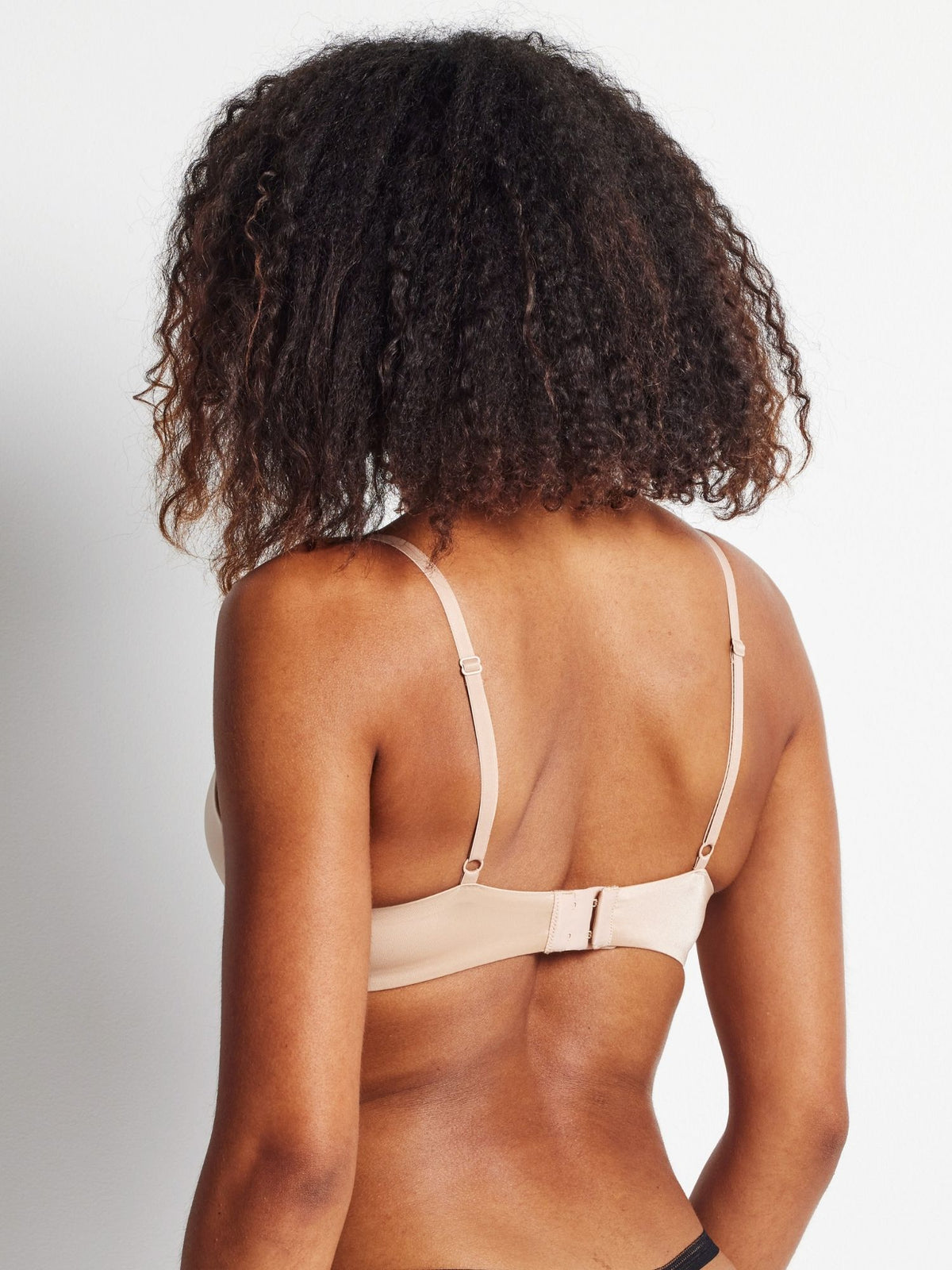 Rugby Tan push-up bra with seamless wings and padded closure