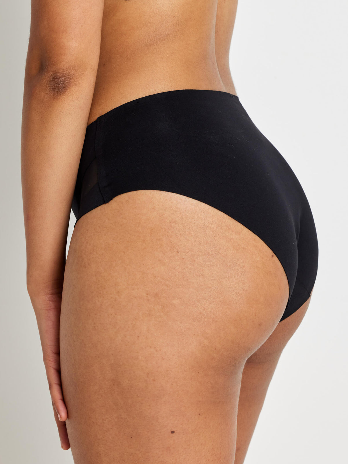 Sleek & Smooth High Cut Underwear in Black - Kayser Lingerie